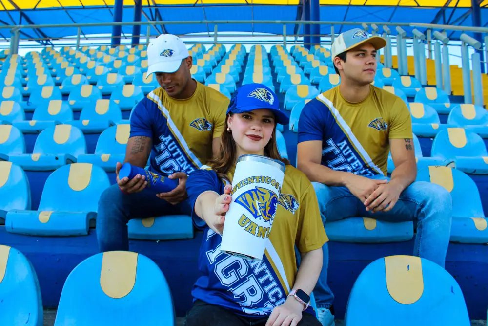 Termo oficial Auténticos Tigres UANL en las gradas